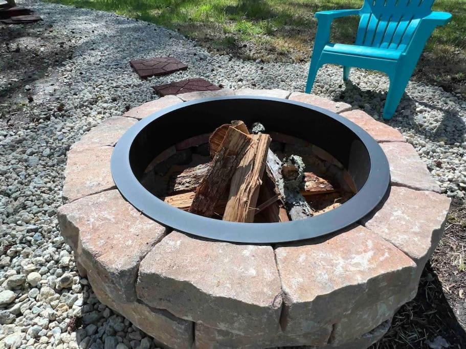 Cozy Home W/Deck & Fire Pit! Greensboro Exterior photo