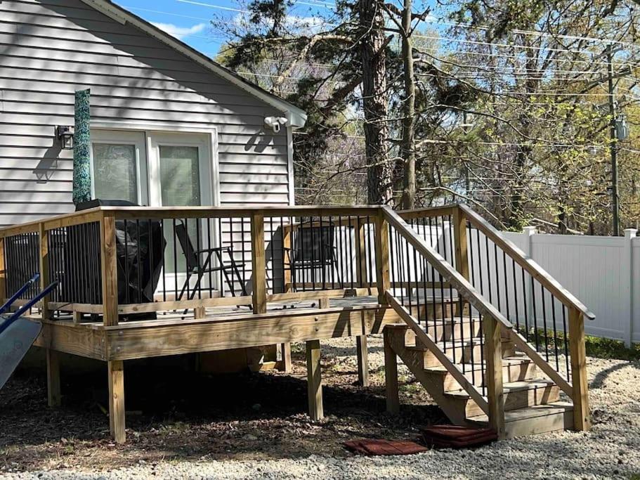 Cozy Home W/Deck & Fire Pit! Greensboro Exterior photo