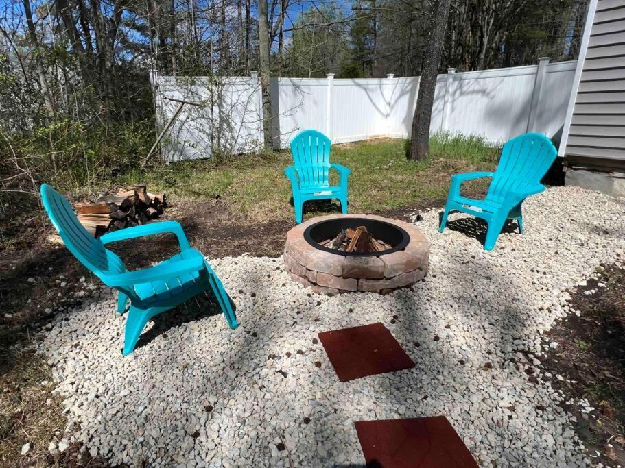 Cozy Home W/Deck & Fire Pit! Greensboro Exterior photo